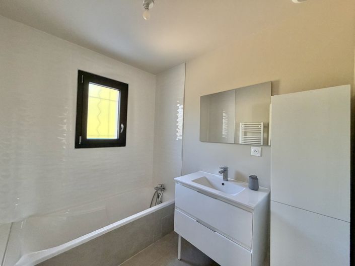 Image No.26-5 Bed House for sale