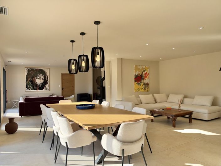 Image No.3-5 Bed House for sale