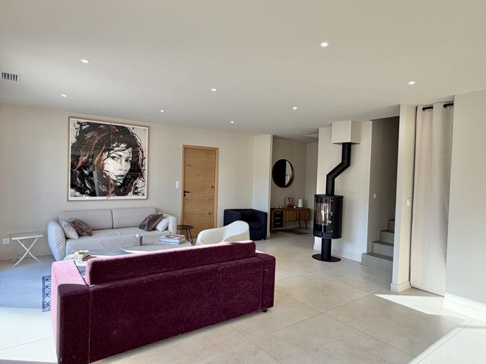 Image No.5-5 Bed House for sale