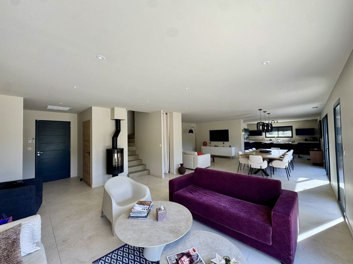 Image No.6-5 Bed House for sale