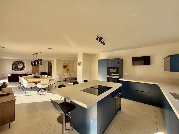 Image No.7-5 Bed House for sale