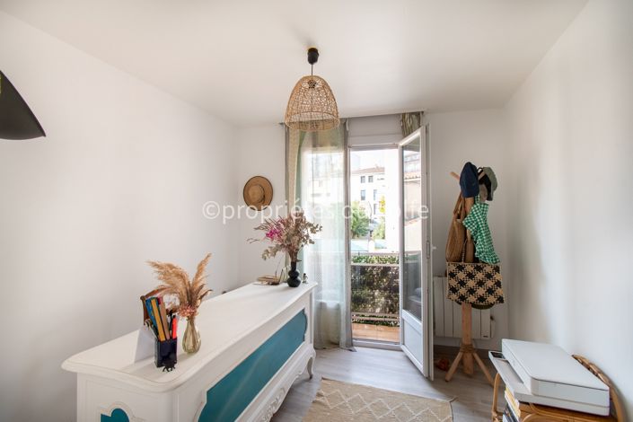 Image No.12-5 Bed House for sale