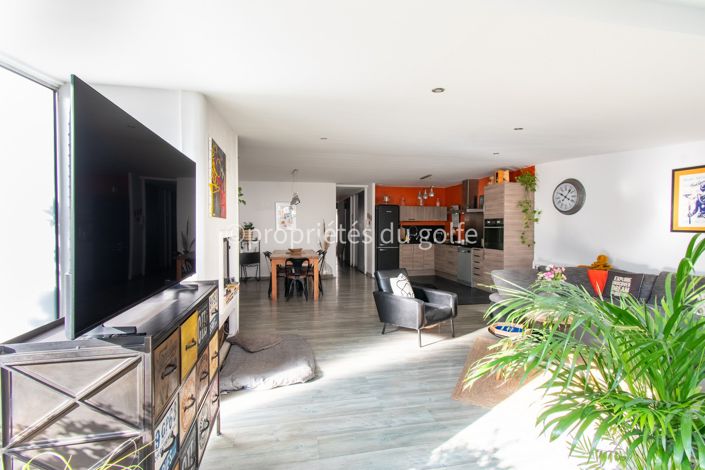 Image No.7-5 Bed House for sale