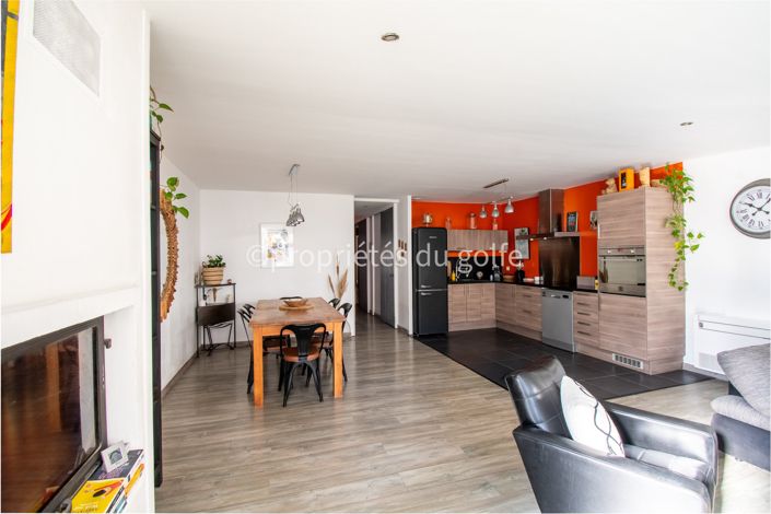 Image No.8-5 Bed House for sale