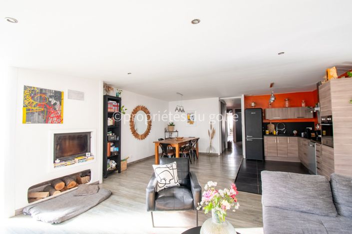 Image No.9-5 Bed House for sale