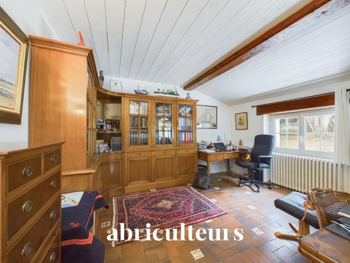Image No.7-6 Bed House for sale