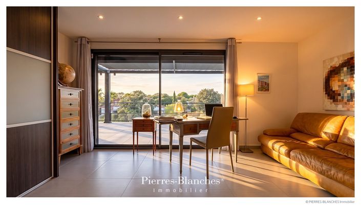 Image No.16-5 Bed House for sale