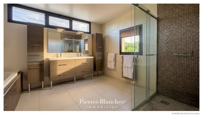 Image No.17-5 Bed House for sale