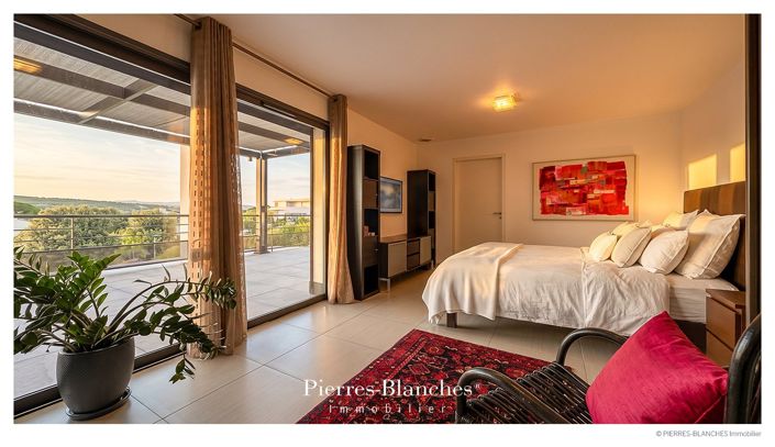 Image No.7-5 Bed House for sale