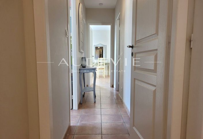 Image No.18-5 Bed House for sale