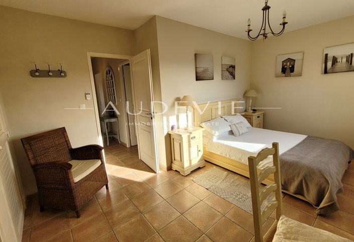 Image No.20-5 Bed House for sale