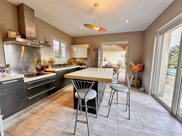 Image No.6-4 Bed House for sale