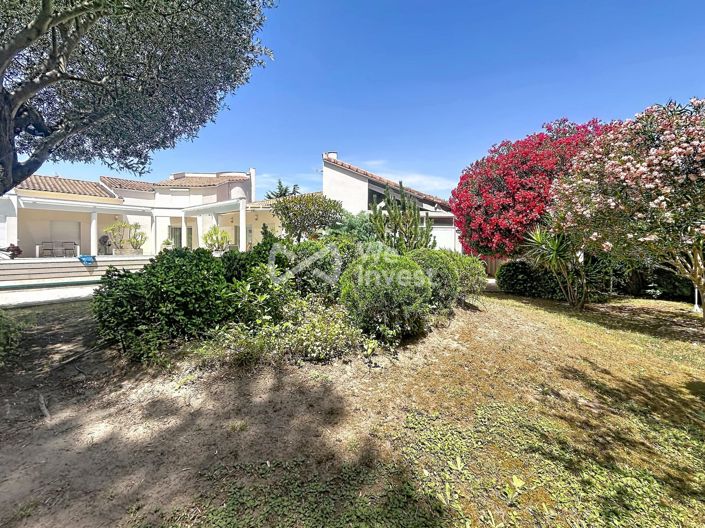Image No.18-5 Bed House for sale