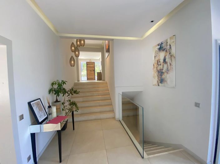 Image No.10-6 Bed House for sale
