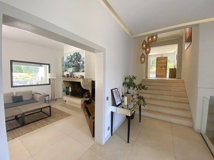 Image No.5-6 Bed House for sale