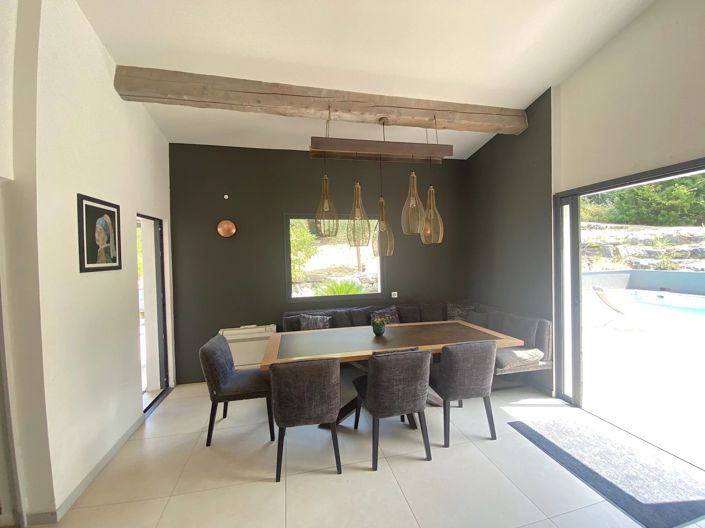 Image No.8-6 Bed House for sale