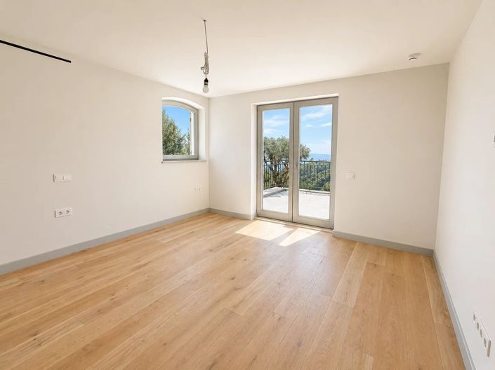 Image No.11-7 Bed House for sale
