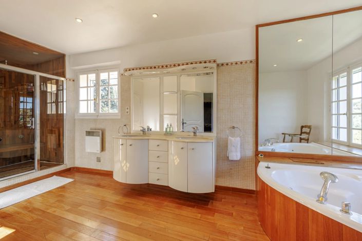 Image No.16-6 Bed House for sale