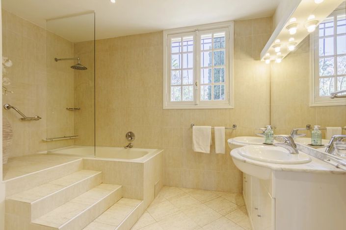 Image No.23-6 Bed House for sale