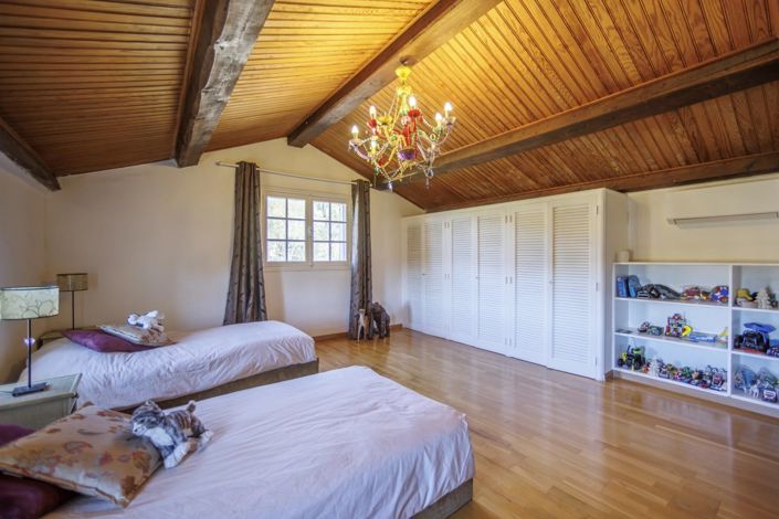 Image No.24-6 Bed House for sale