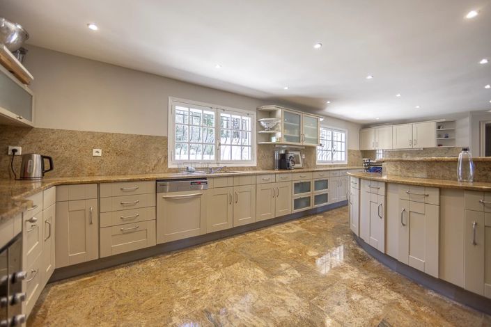Image No.7-6 Bed House for sale