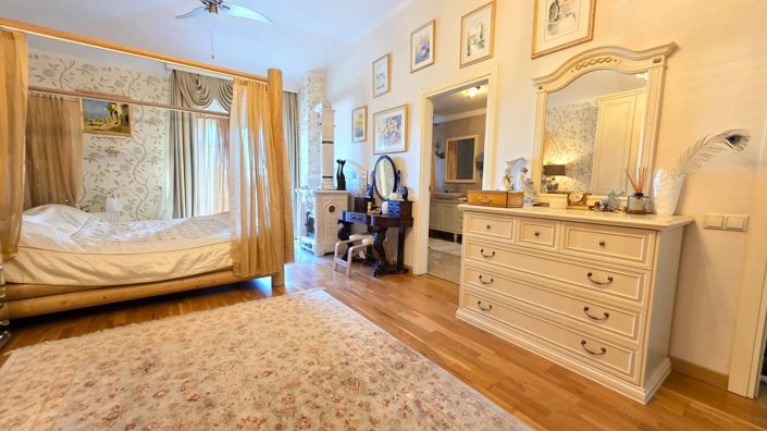 Image No.16-5 Bed House for sale