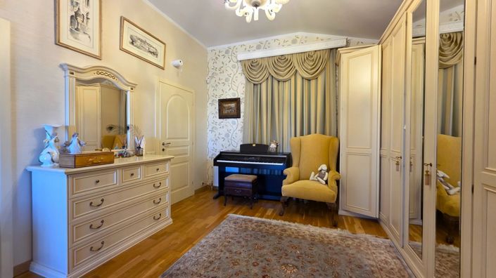 Image No.17-5 Bed House for sale