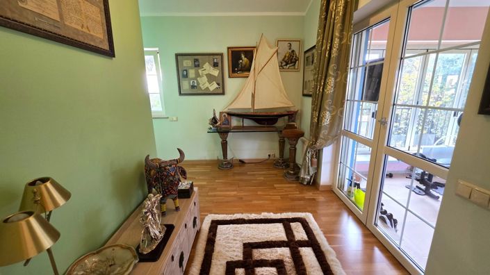Image No.19-5 Bed House for sale
