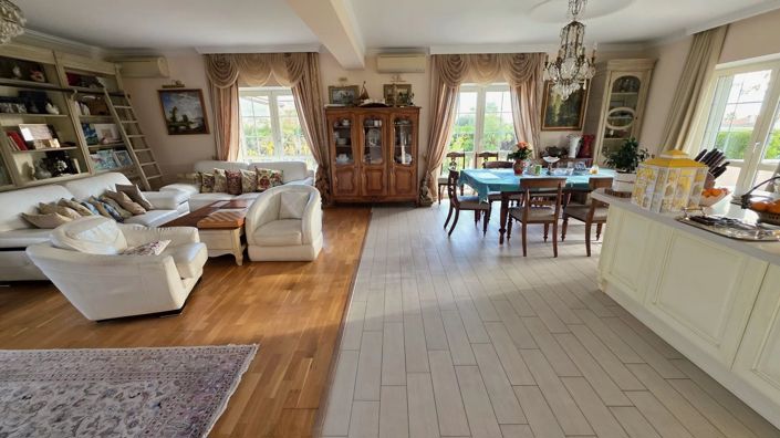 Image No.25-5 Bed House for sale
