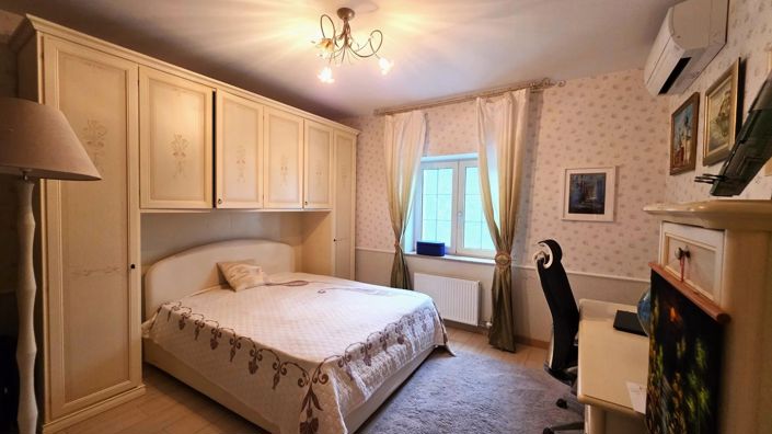 Image No.27-5 Bed House for sale