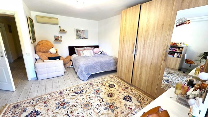 Image No.30-5 Bed House for sale