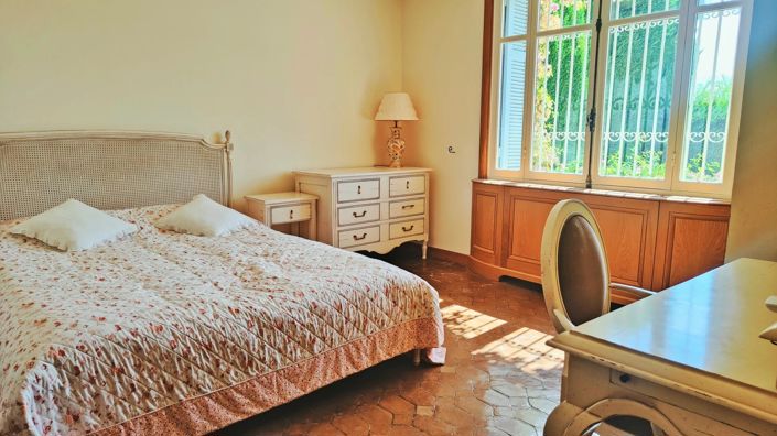 Image No.17-5 Bed House for sale