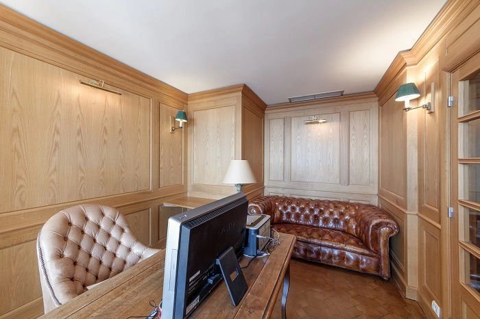 Image No.18-5 Bed House for sale