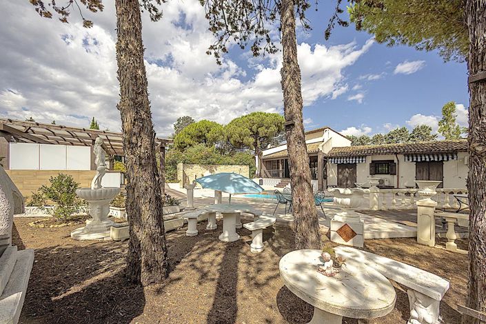 Image No.8-5 Bed House for sale