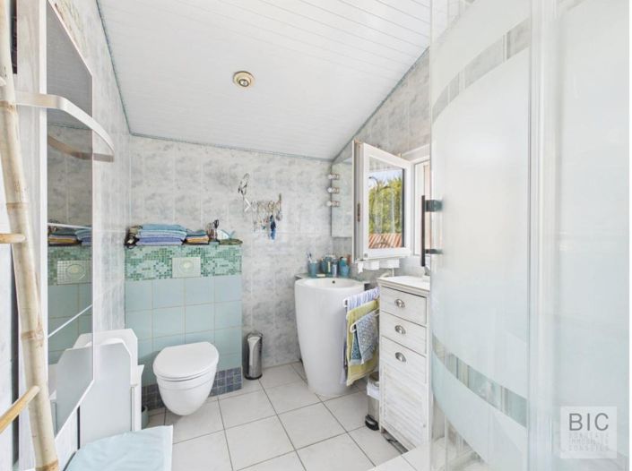 Image No.10-5 Bed House for sale