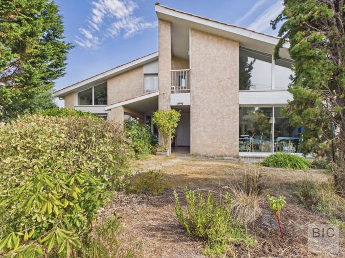 Image No.18-5 Bed House for sale