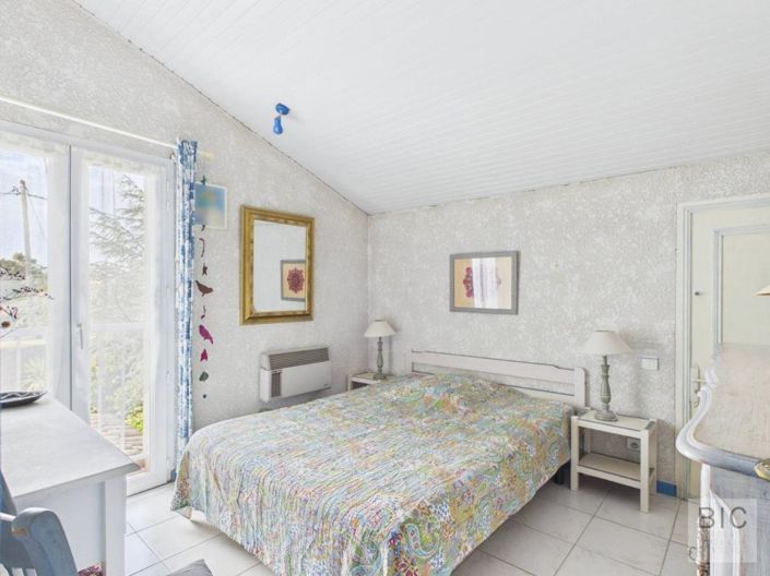 Image No.9-5 Bed House for sale