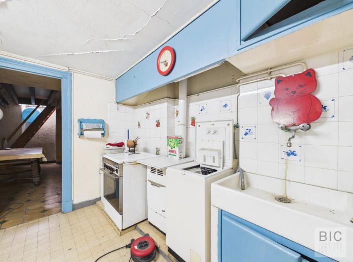 Image No.8-2 Bed House for sale