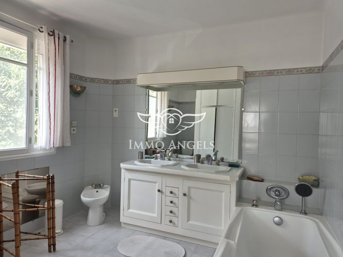 Image No.19-4 Bed House for sale