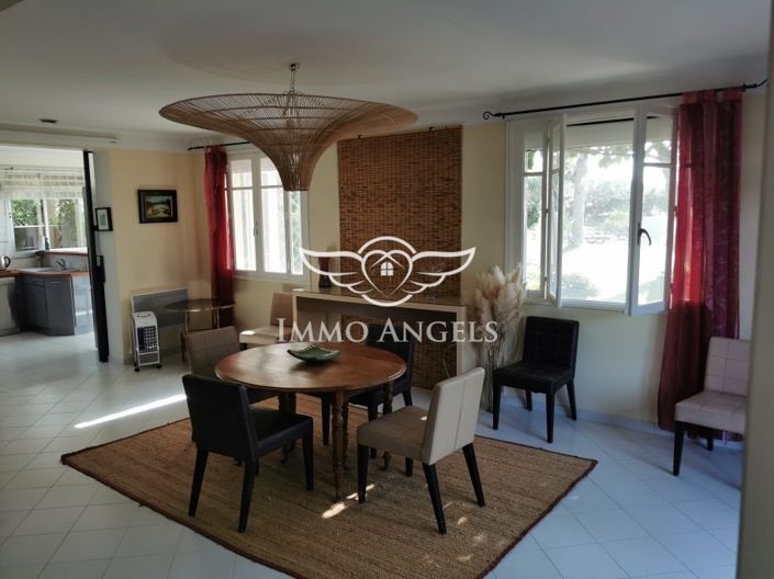 Image No.8-4 Bed House for sale