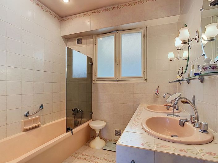 Image No.13-5 Bed House for sale