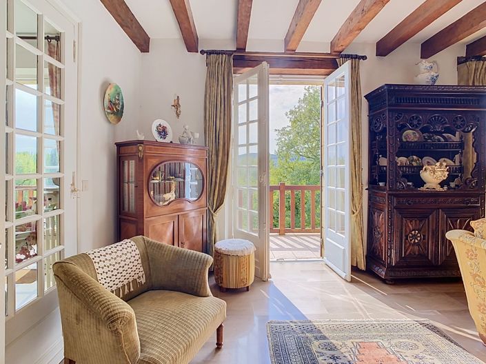 Image No.7-5 Bed House for sale
