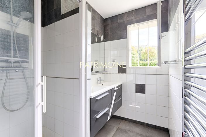 Image No.15-5 Bed House for sale