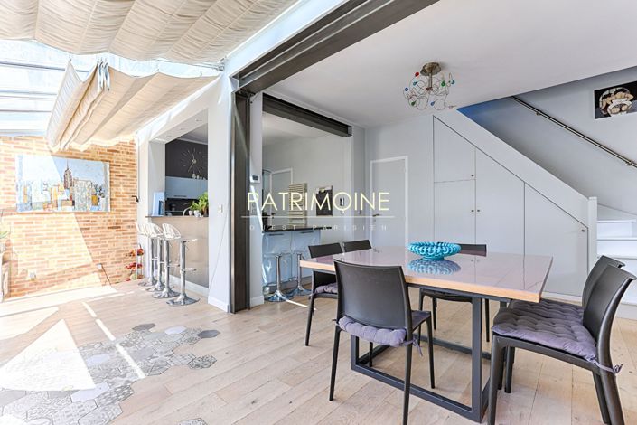 Image No.6-5 Bed House for sale