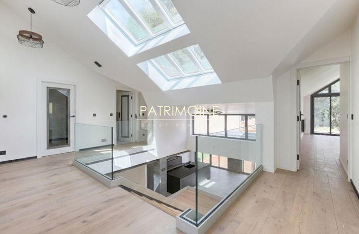 Image No.10-6 Bed House for sale