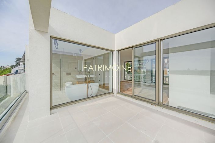 Image No.11-5 Bed House for sale
