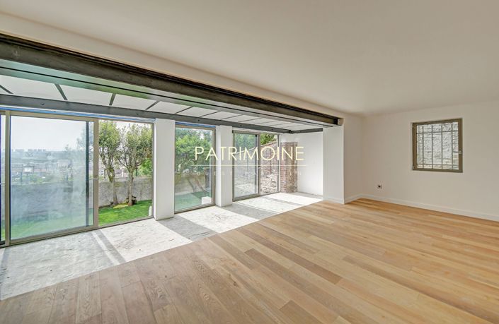 Image No.16-5 Bed House for sale