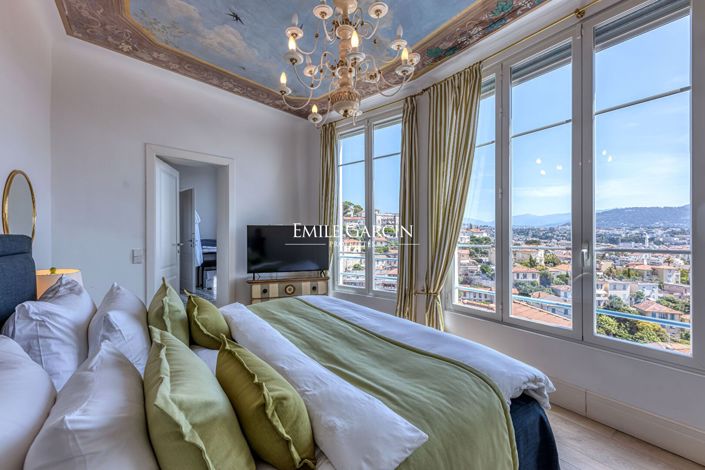 Image No.7-5 Bed House for sale