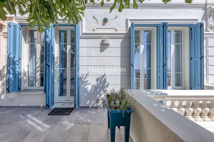 Image No.8-5 Bed House for sale