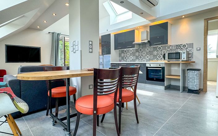 Image No.17-6 Bed House for sale